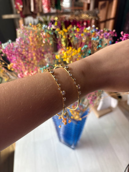 Spread Diamonds Hoop Bracelet